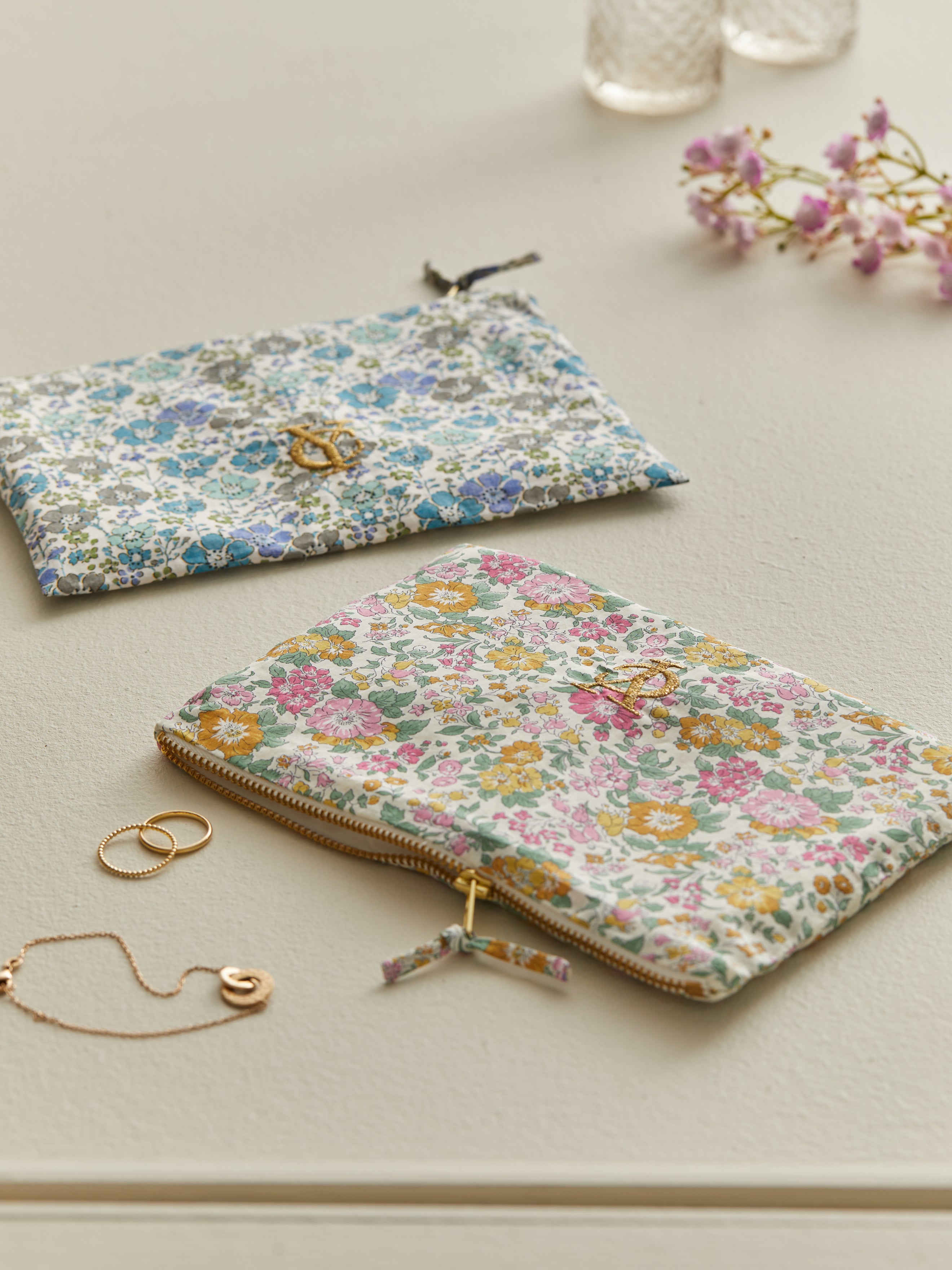 Pochette brodée en tissu Liberty - Vente Solidaire