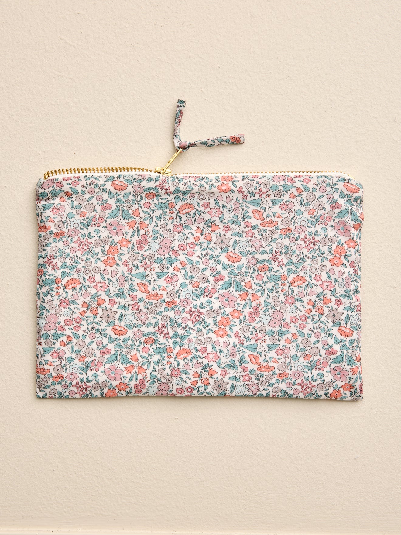 Pochette brodée en tissu Liberty - Vente Solidaire