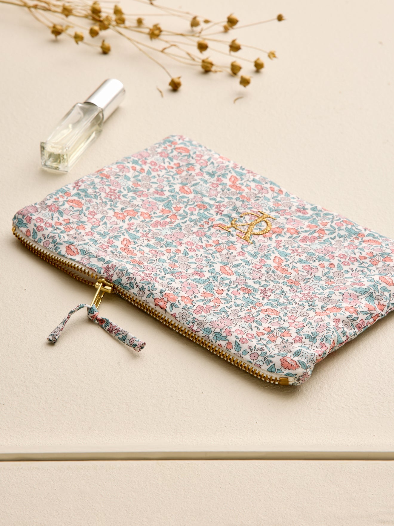 Pochette brodée en tissu Liberty - Vente Solidaire