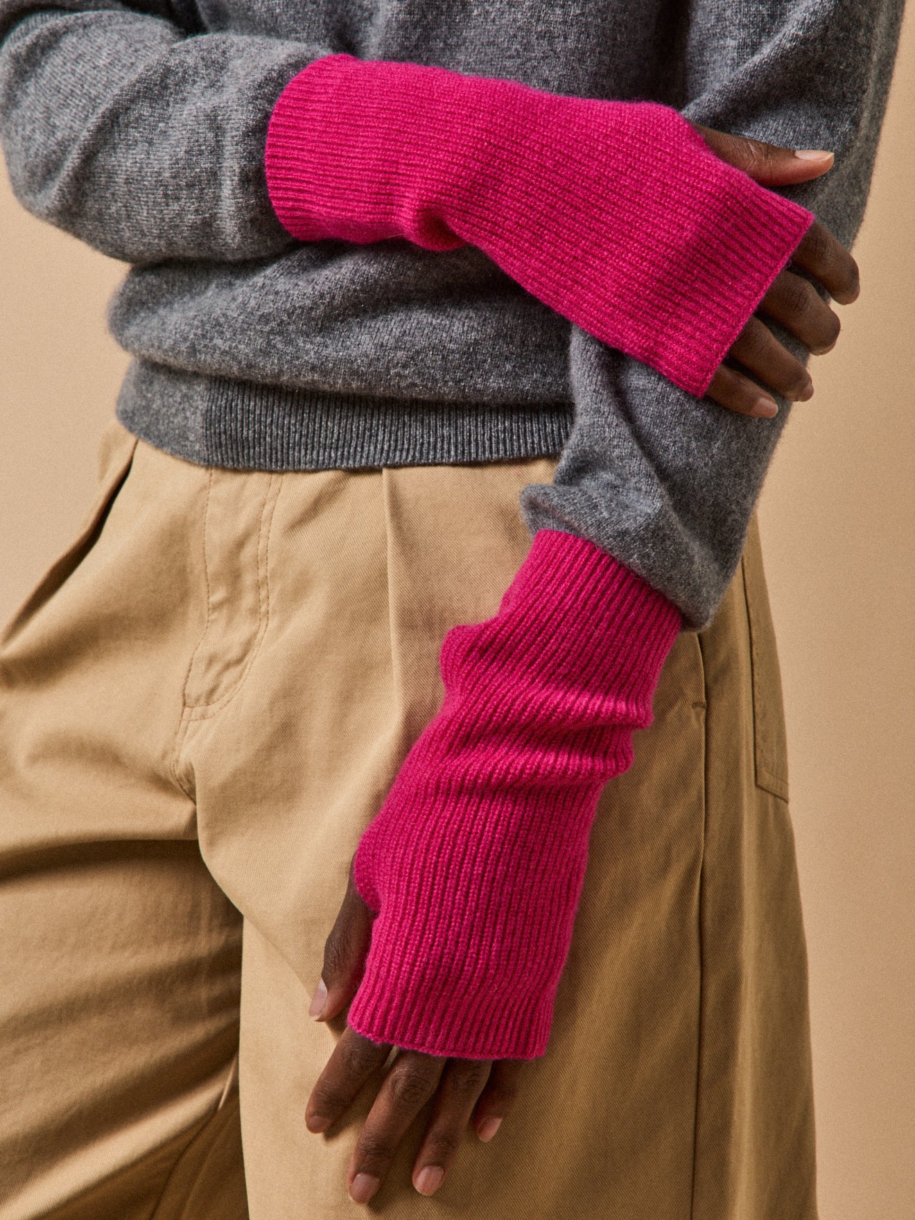 Women's wool and cashmere fingerless gloves