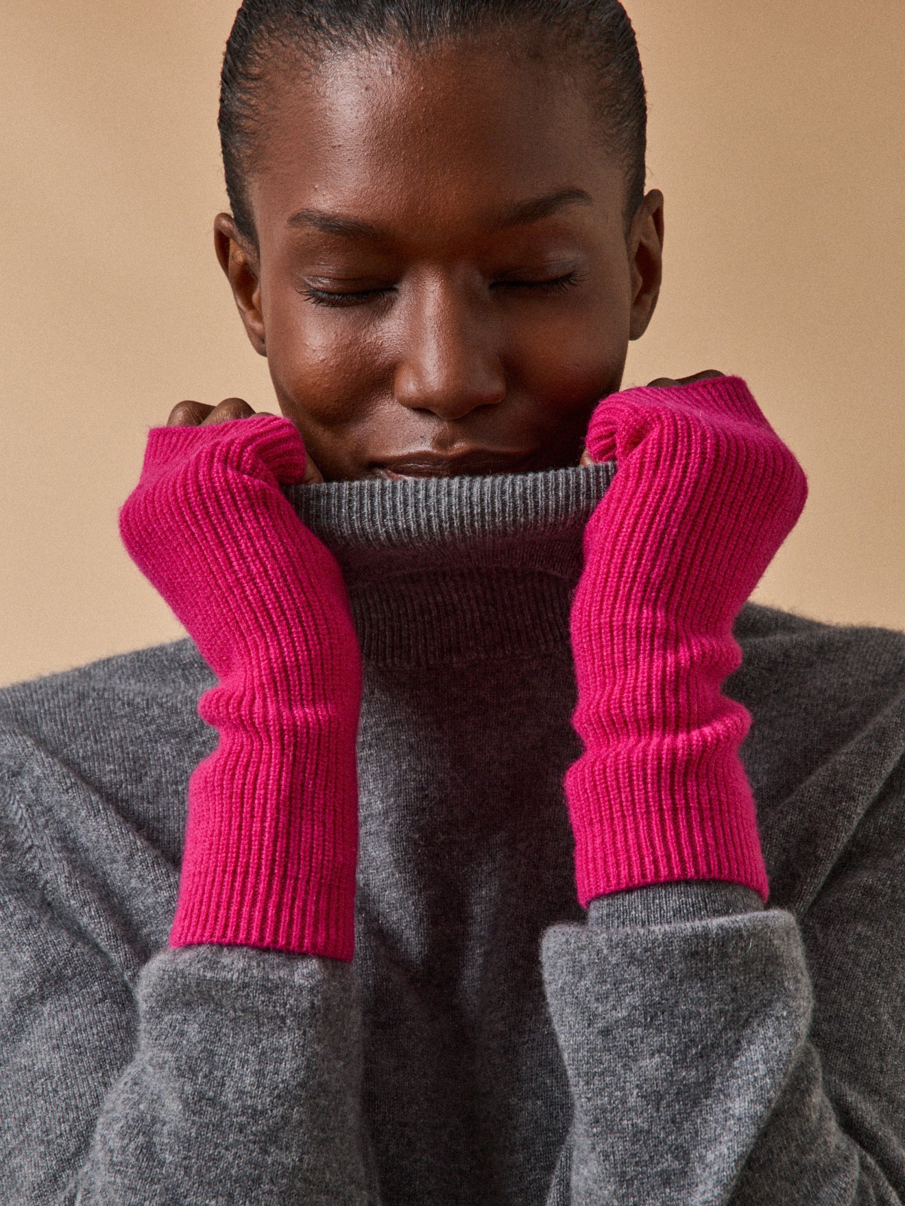 Women's wool and cashmere fingerless gloves