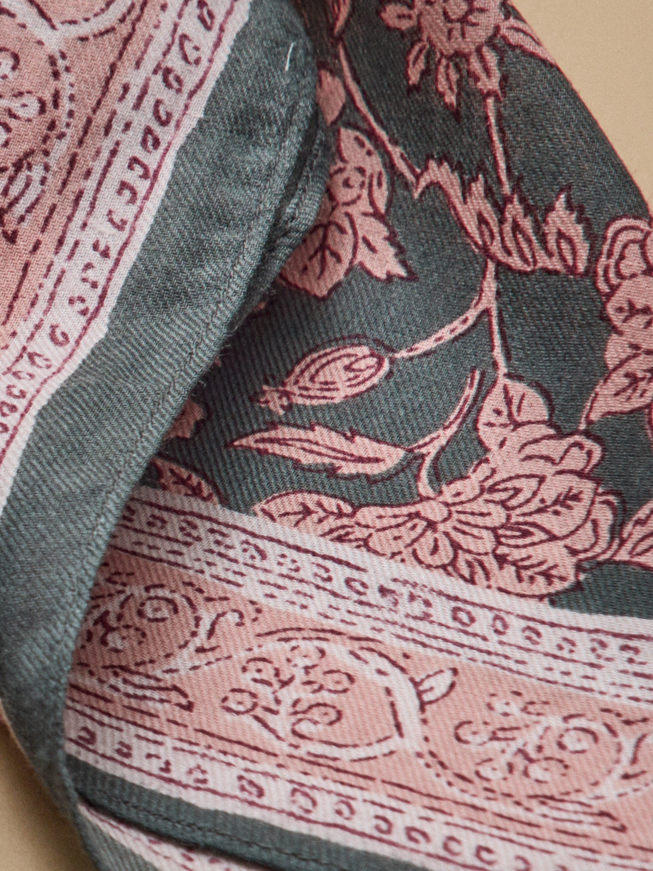 Gardenia printed women's scarf