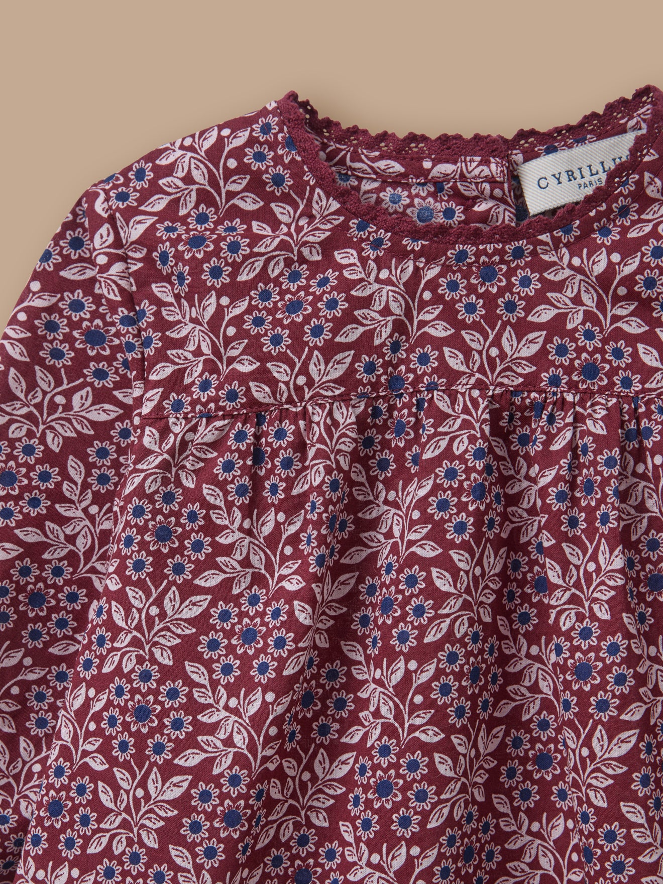 Baby blouse with lace collar and printed pattern