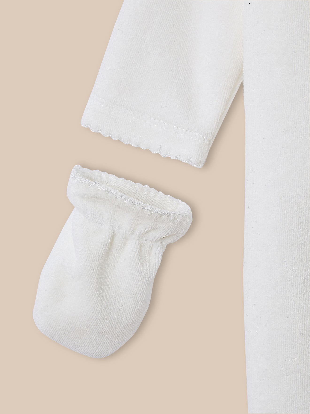 Set de maternité : dors-bien, bonnet et moufles