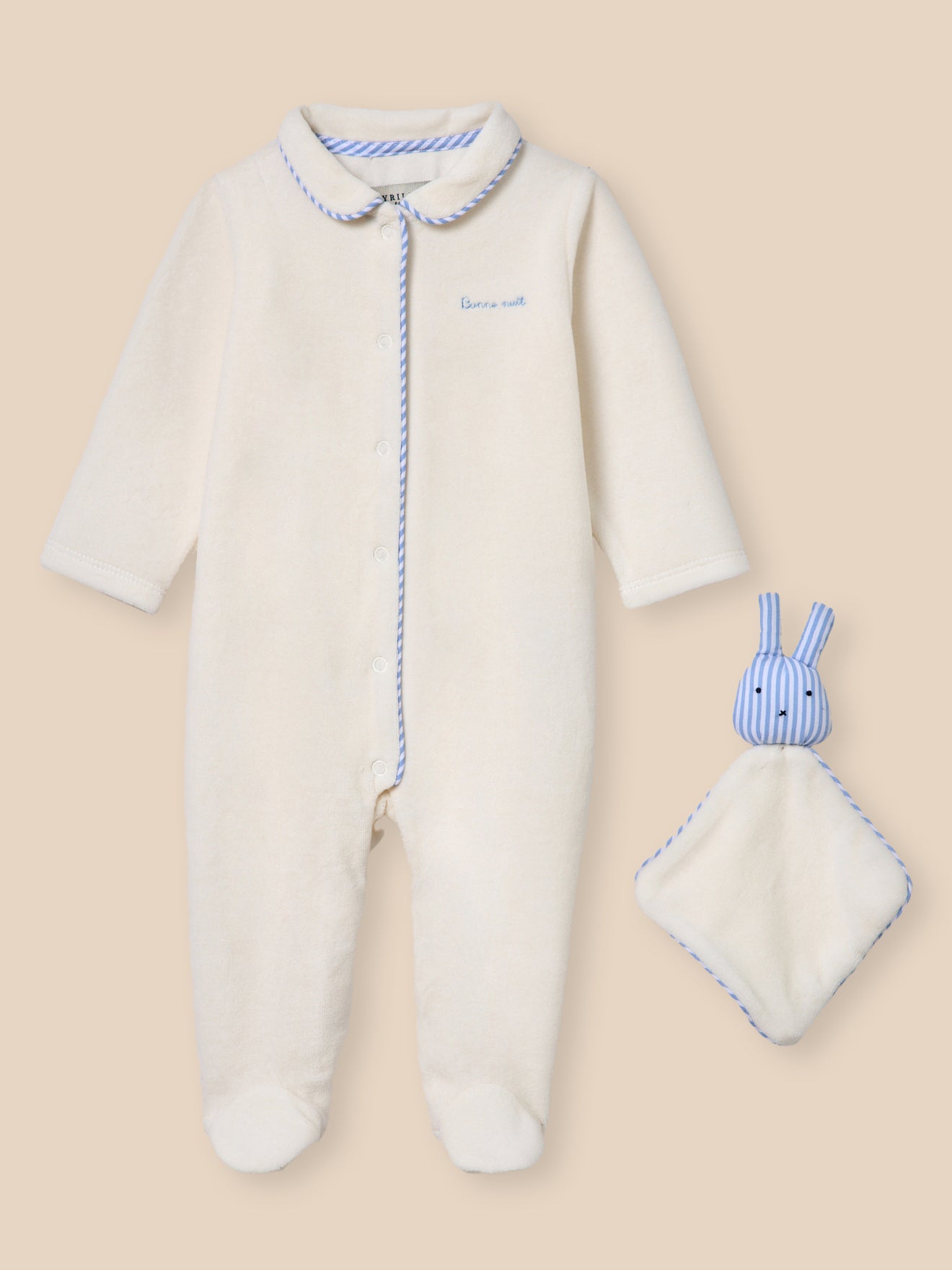 Velvet baby sleepsuit and comforter