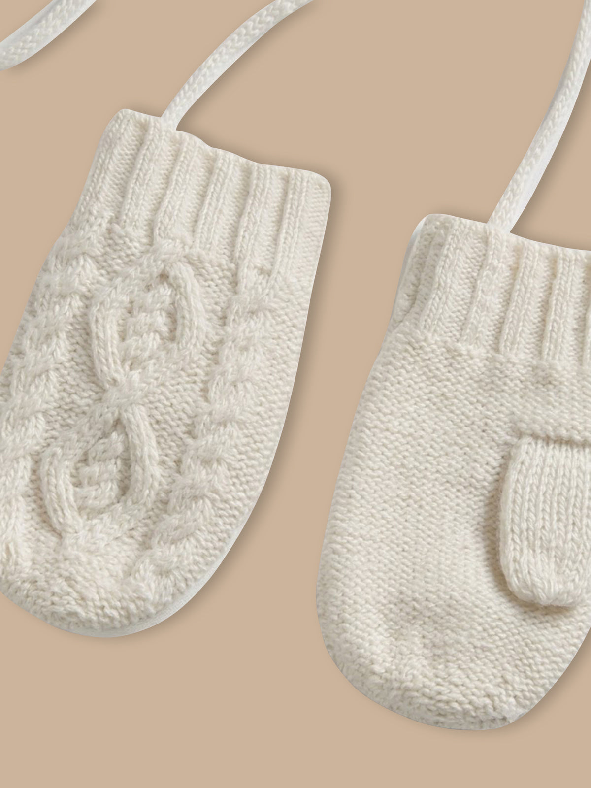 Moufles torsadées bébé