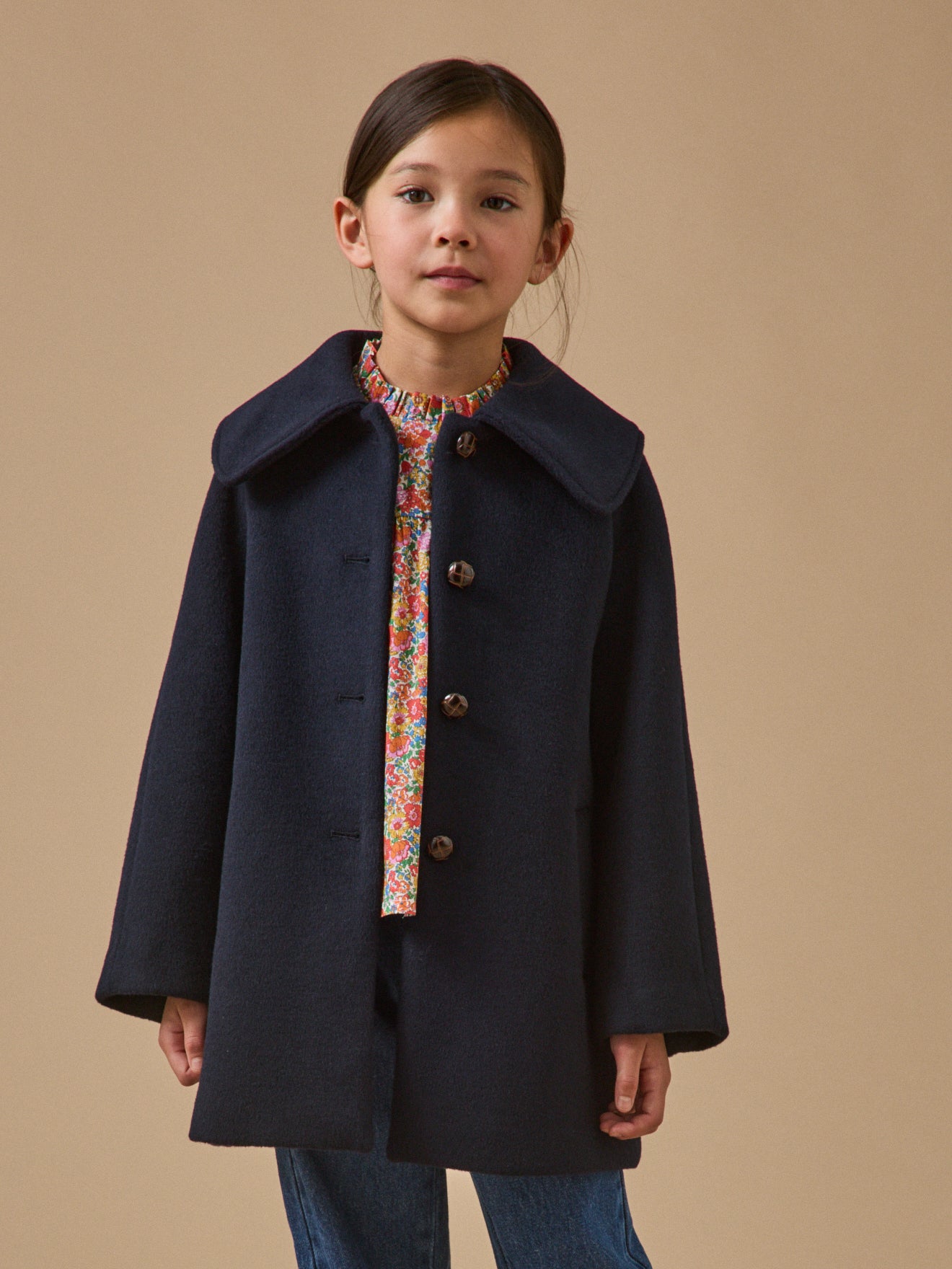 Girl's wool coat with large collar