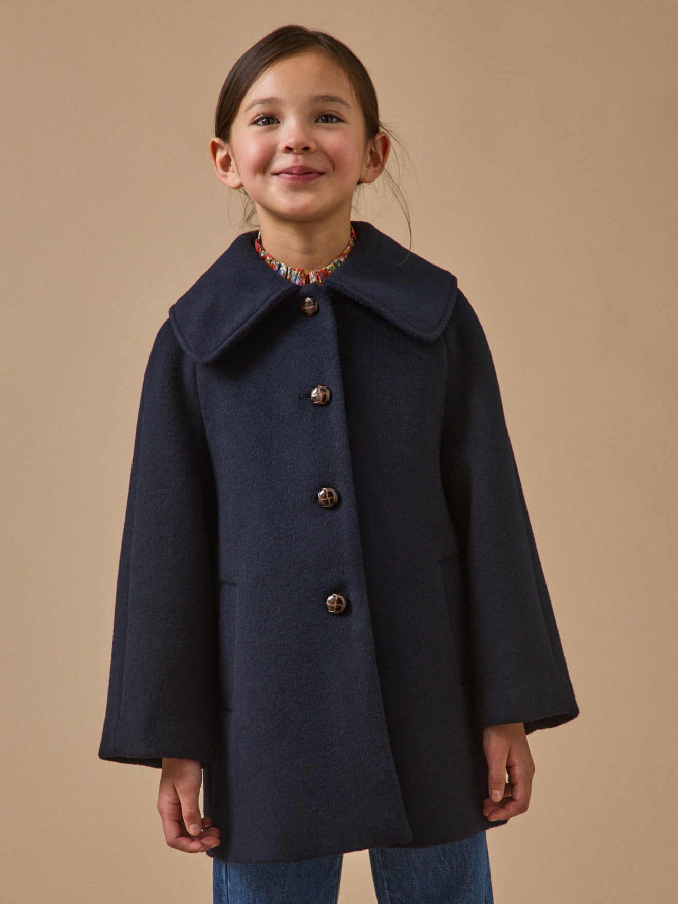 Girl's wool coat with large collar
