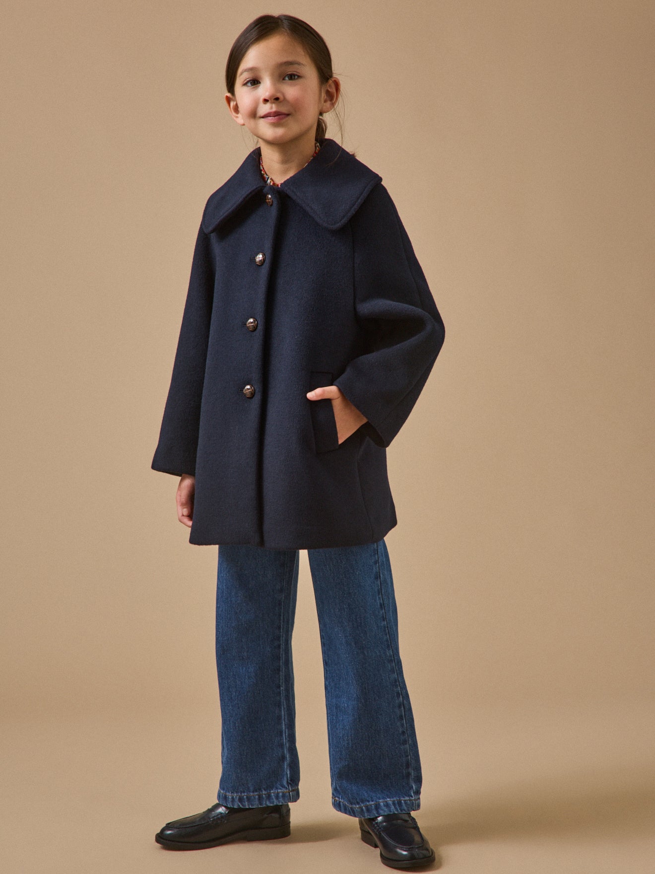Girl's wool coat with large collar