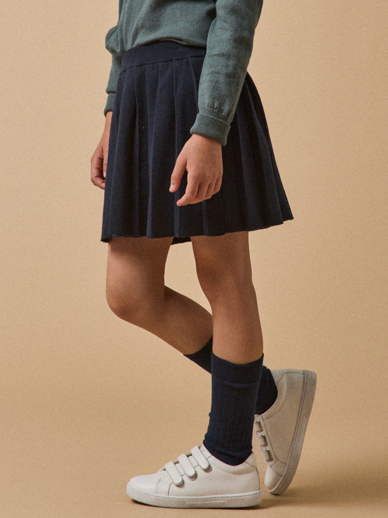 Girl's pleated knit skirt