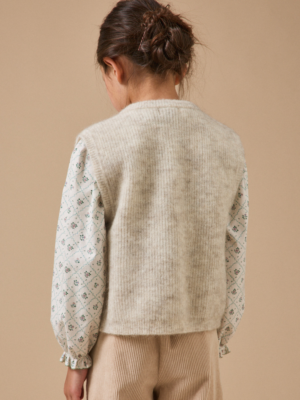Girl's soft sleeveless cardigan