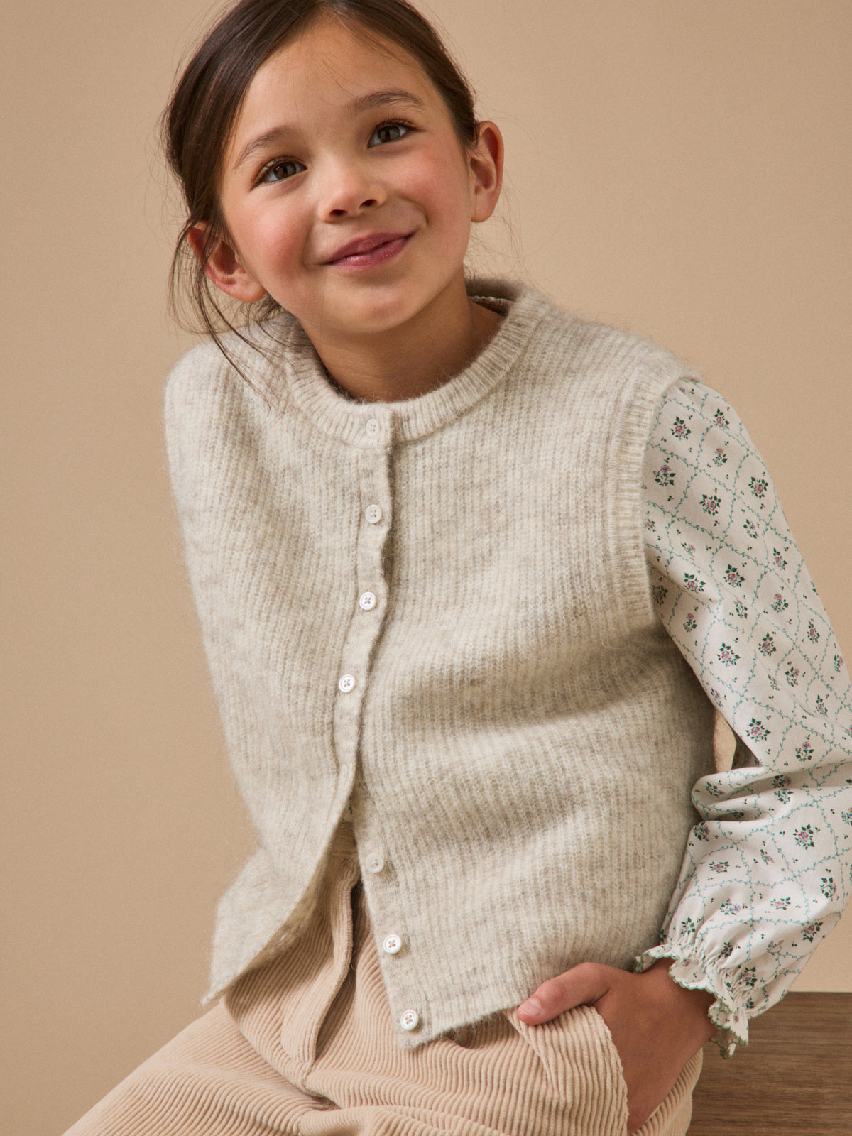 Girl's soft sleeveless cardigan