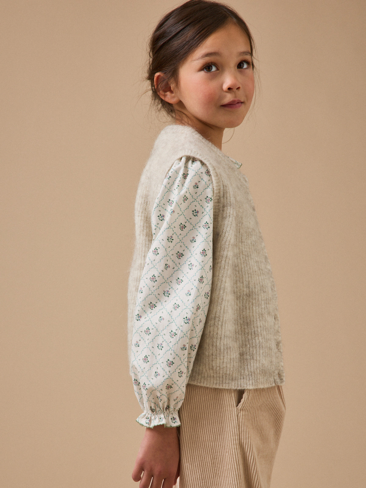 Girl's soft sleeveless cardigan