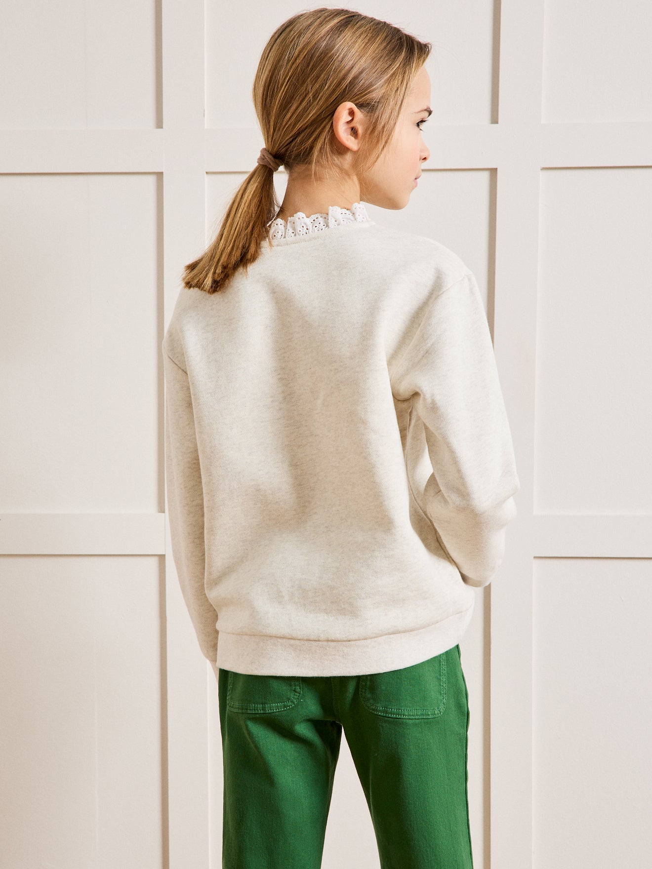 Girl's organic cotton sweatshirt with broderie anglais