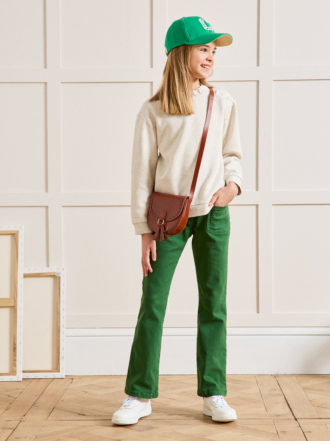 Girl's organic cotton sweatshirt with broderie anglais