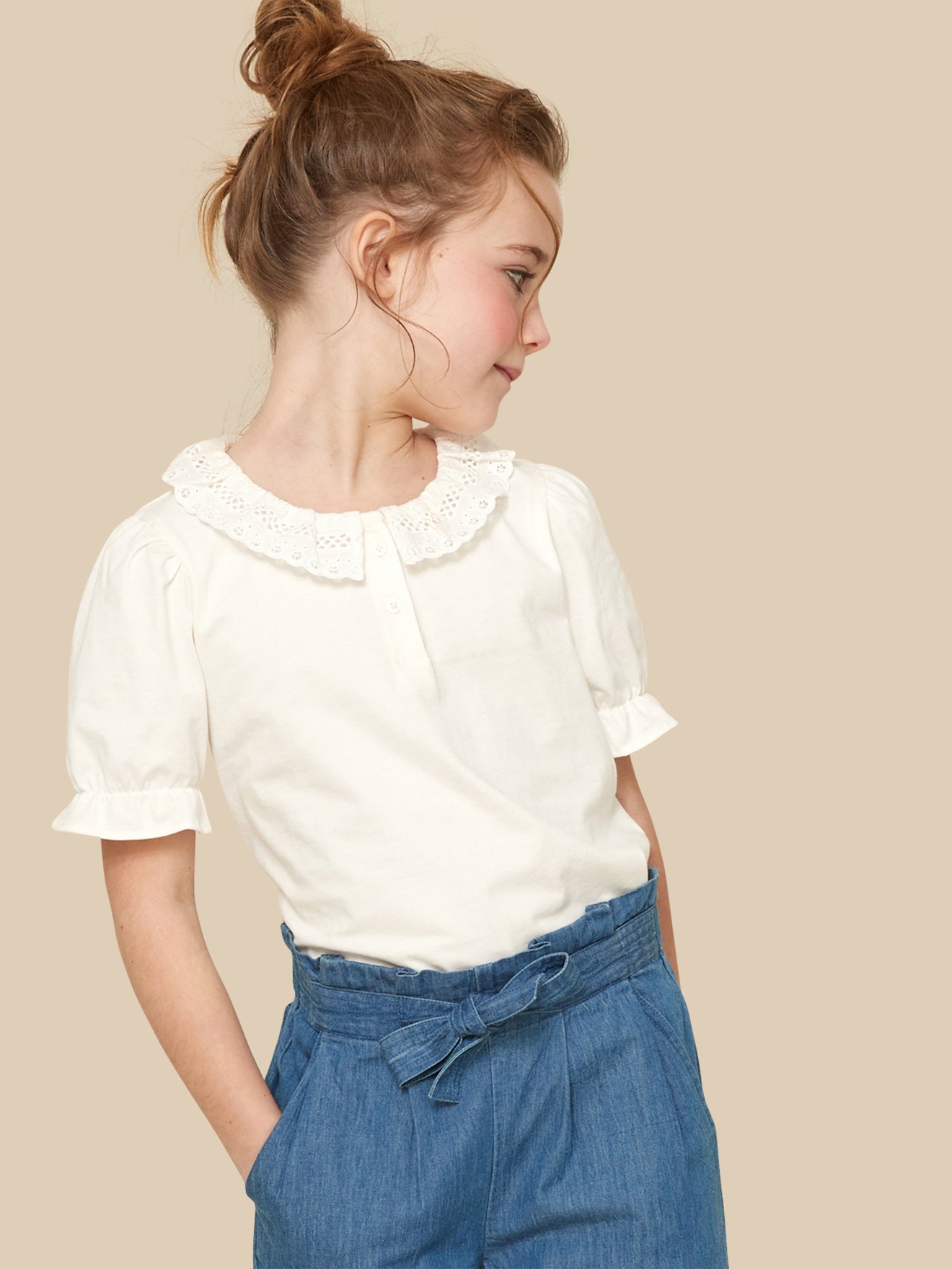 Girl's organic cotton T-shirt with lace collar