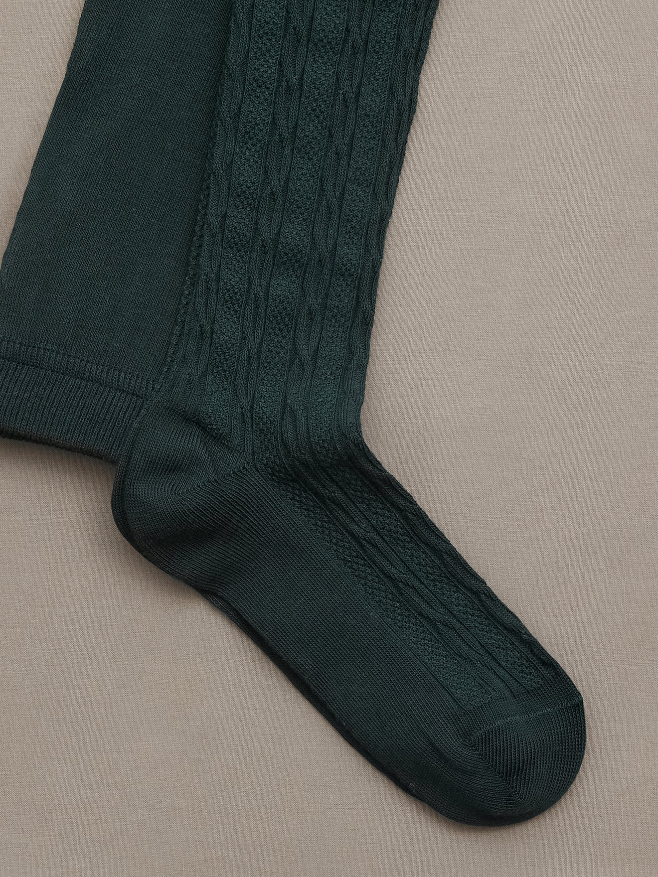 Girl's cable-knit tights