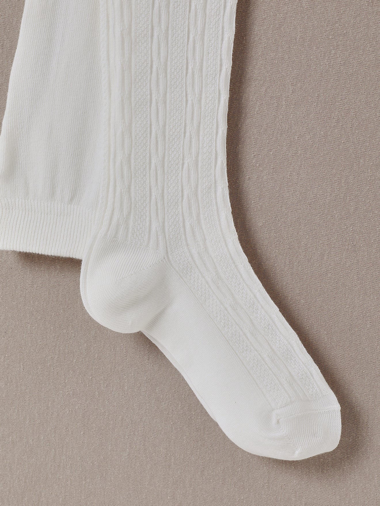 Girl's cable-knit tights