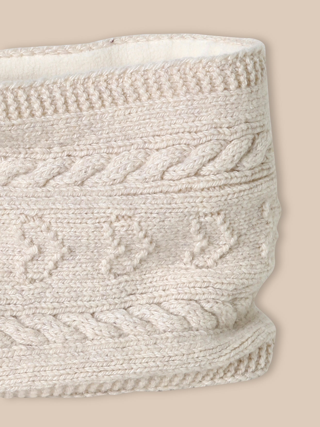 Girl's cable-knit snood