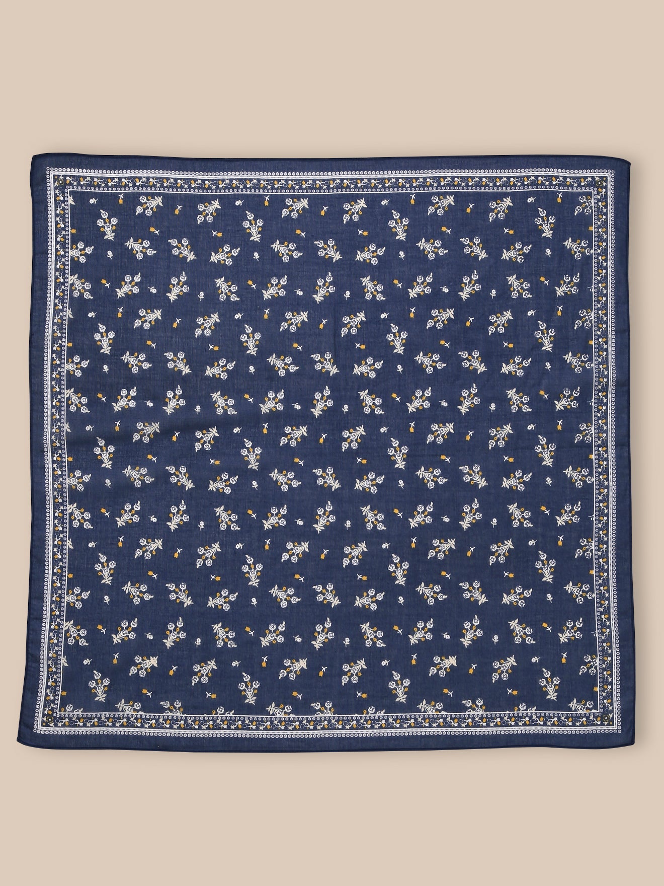 Girl's scarf with bouquet print