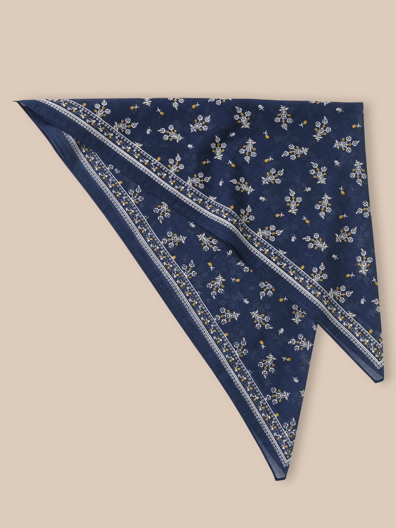 Girl's scarf with bouquet print