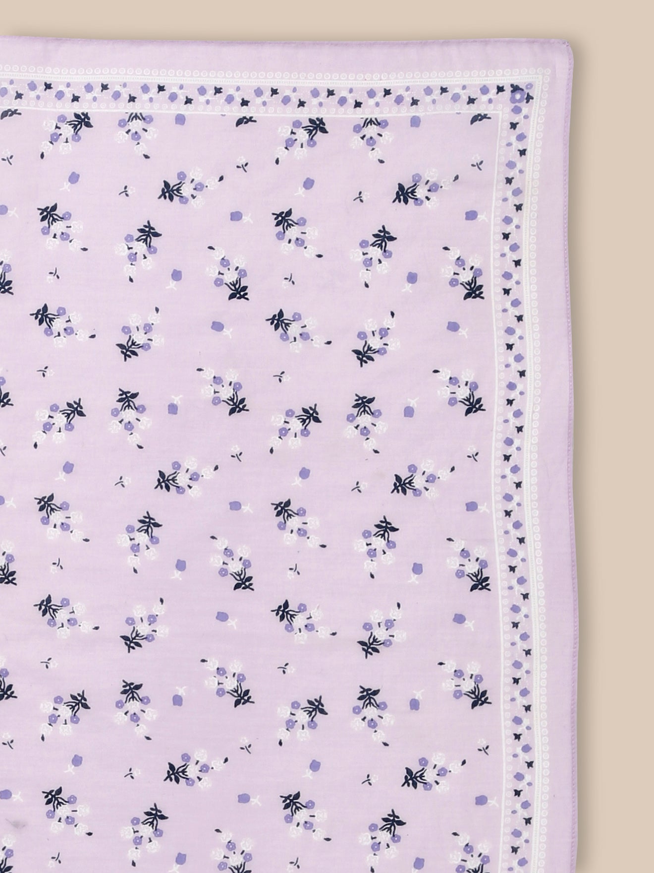 Girl's scarf with bouquet print