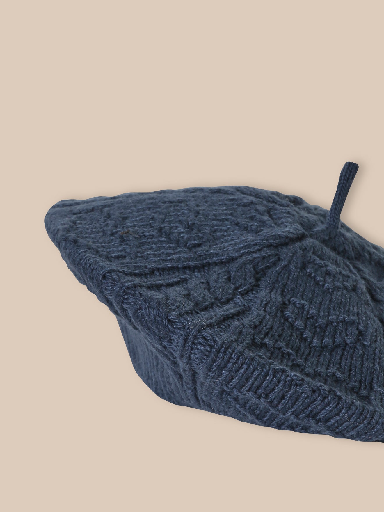 Girl's cable knit beret