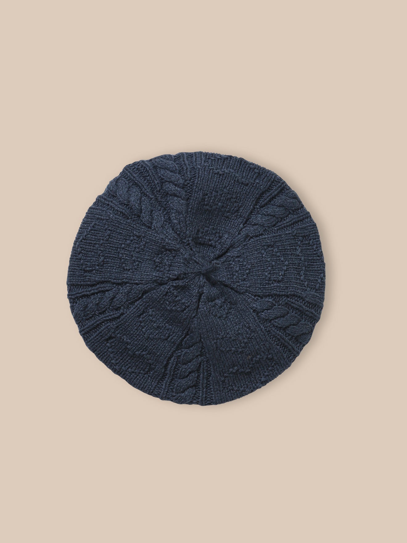 Girl's cable knit beret