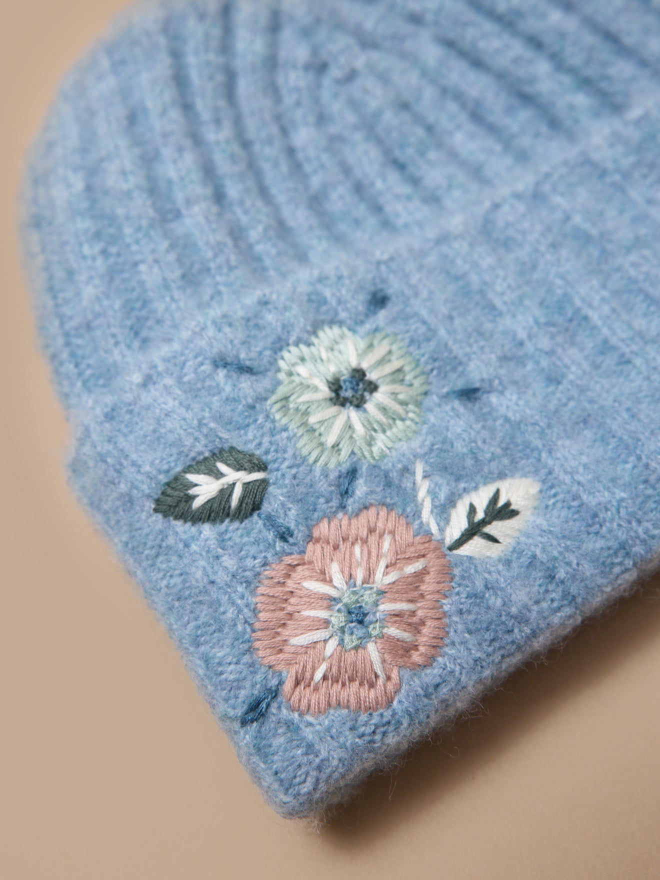 Girl's embroidered ribbed beanie