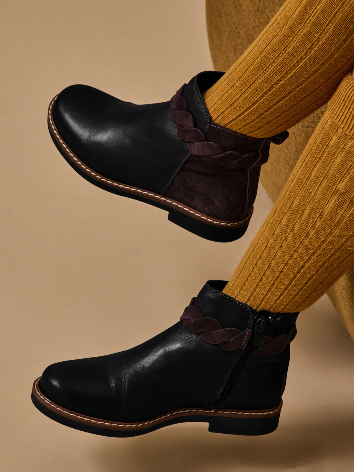Girl's leather boots with braided trim