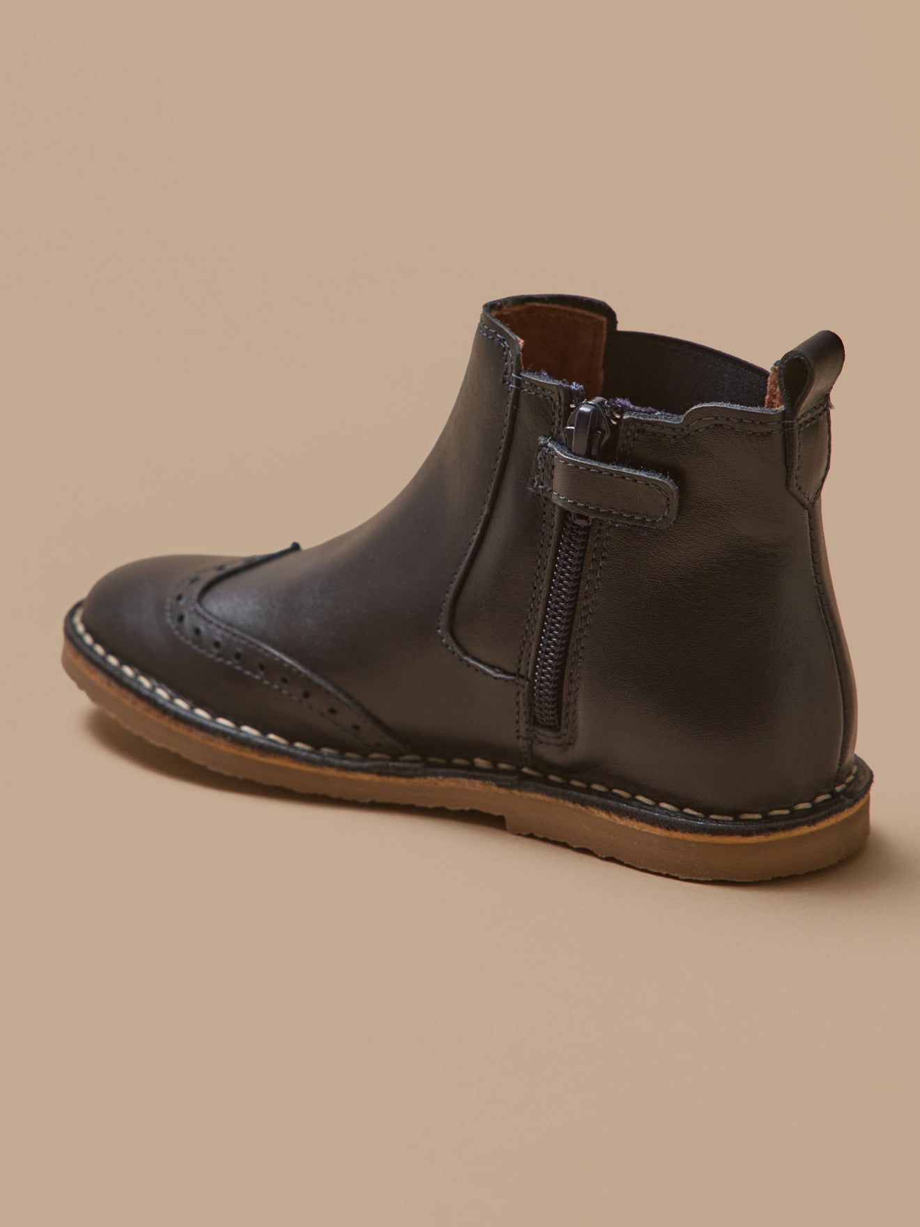 Girl's leather low boots with perforated toe