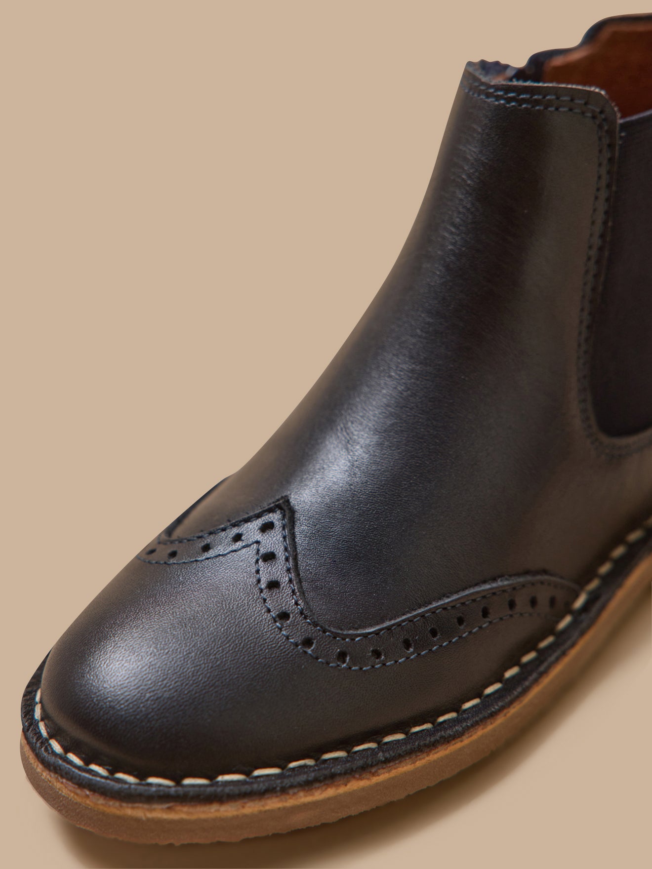 Girl's leather low boots with perforated toe