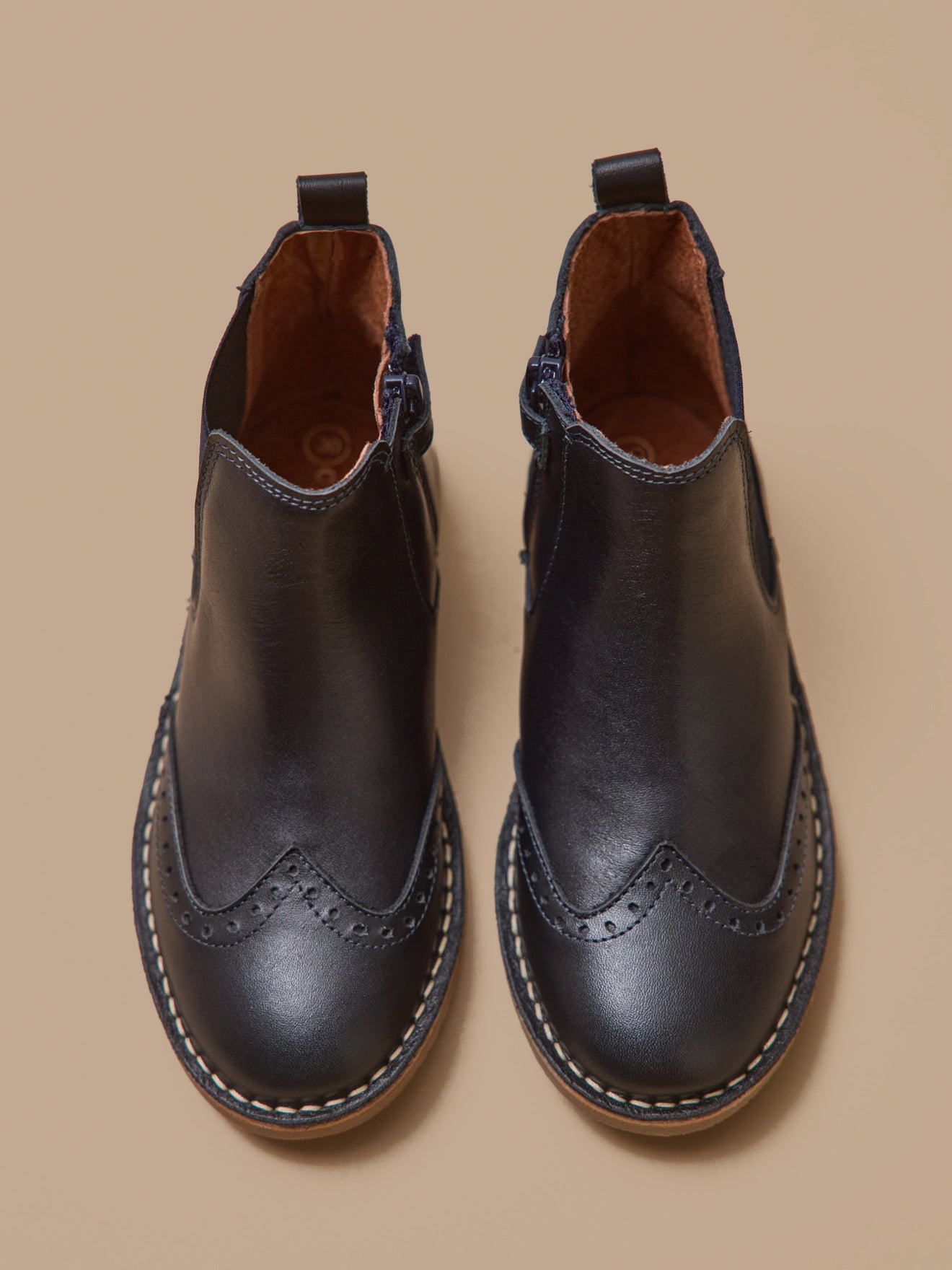 Girl's leather low boots with perforated toe