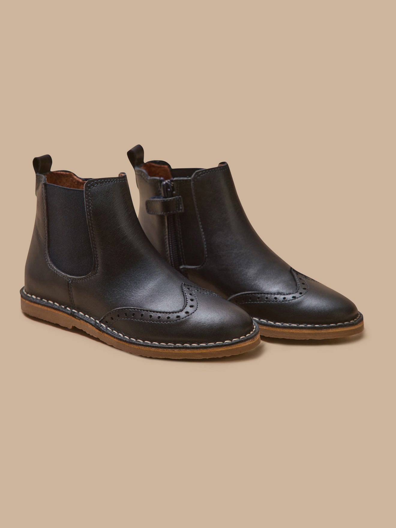 Girl's leather low boots with perforated toe