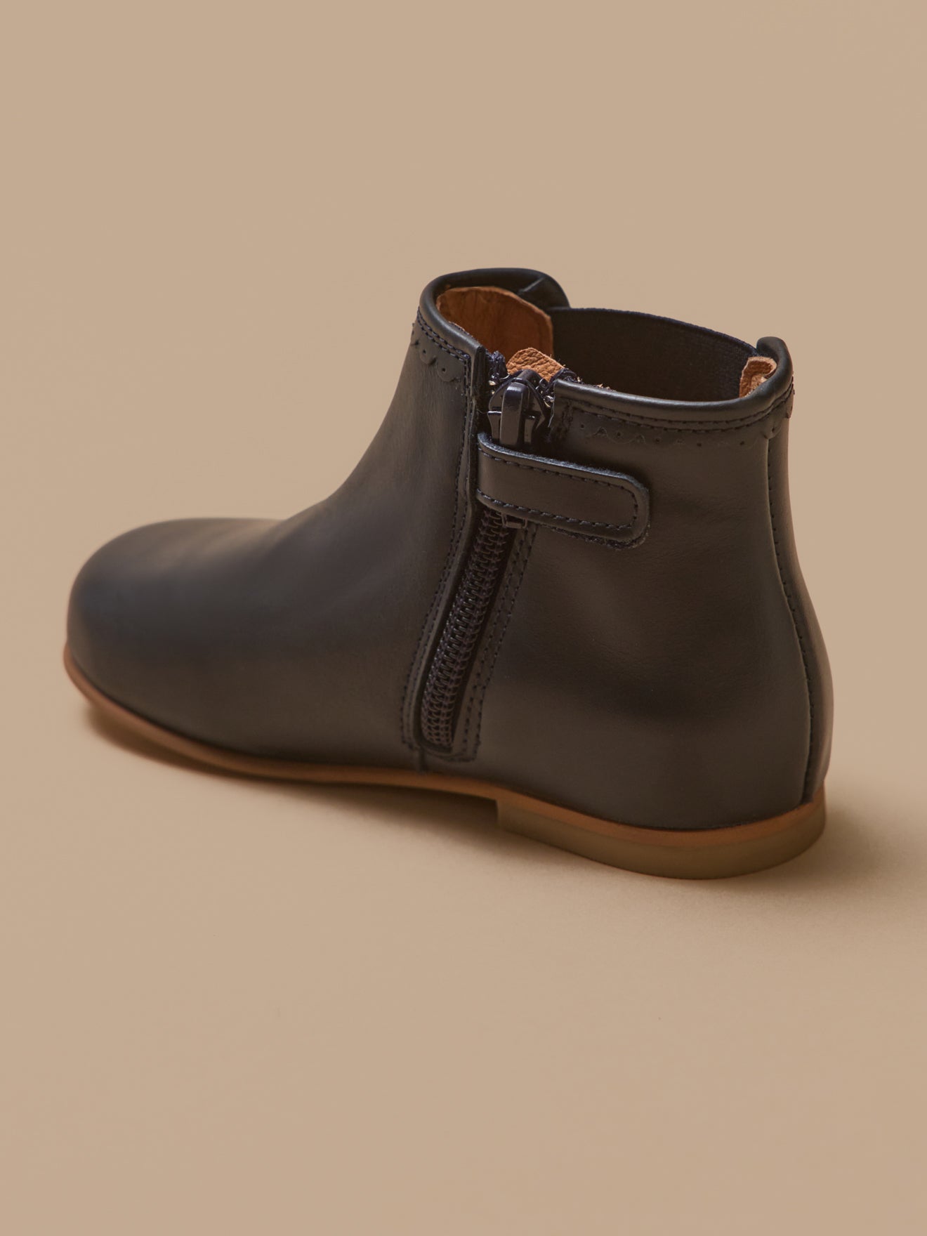 Girl's leather low boots