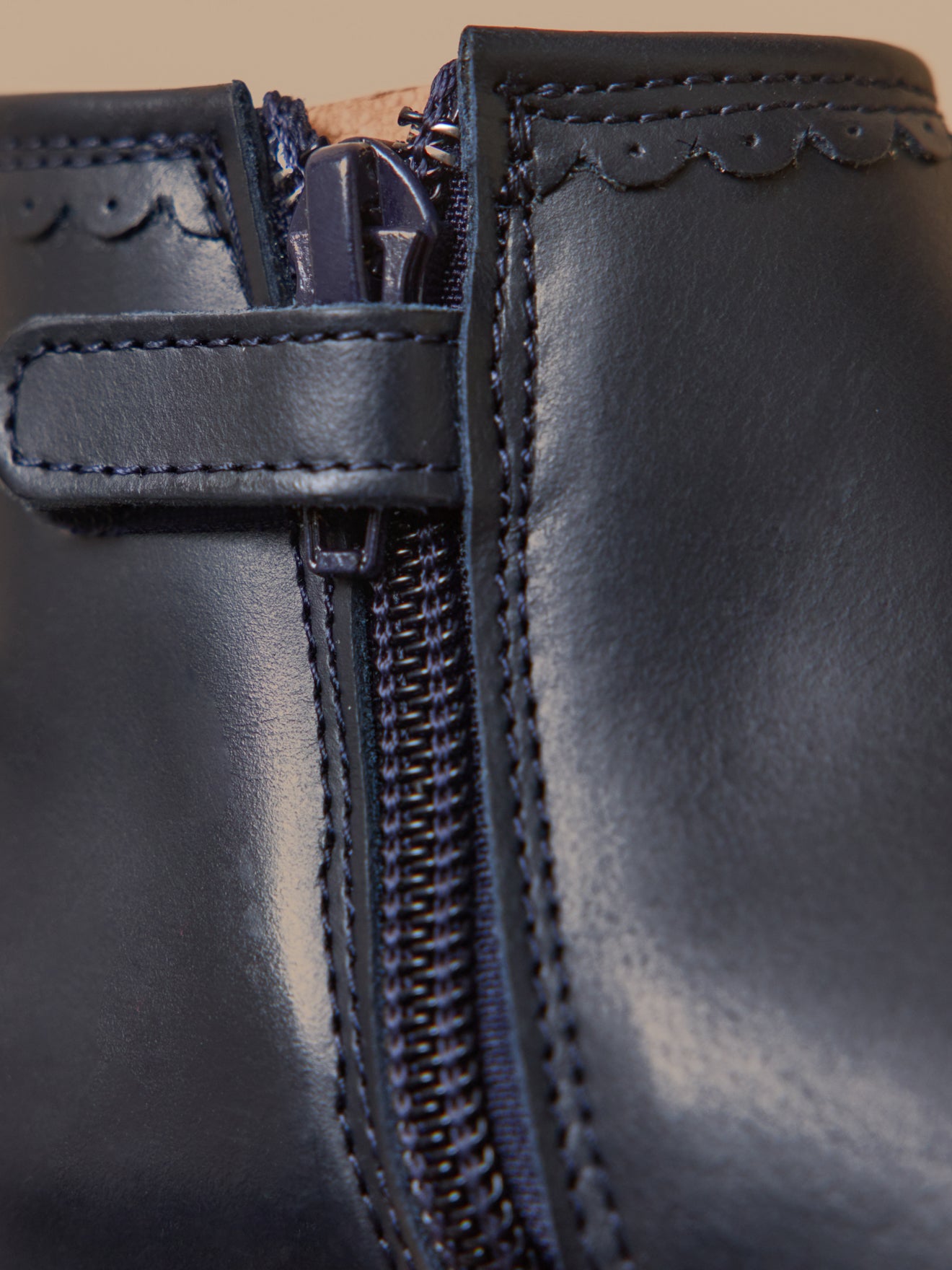 Girl's leather low boots