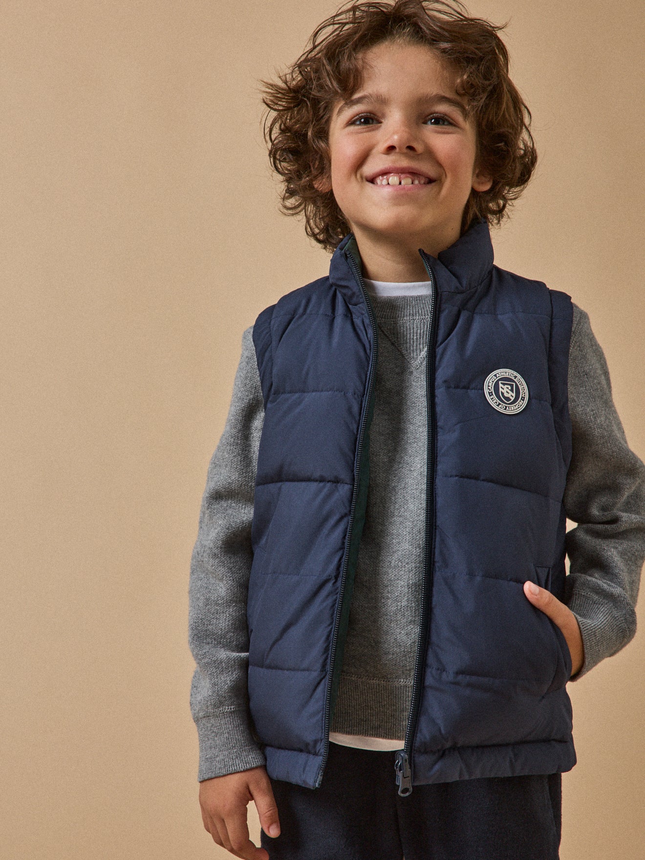 Boy's reversible sleeveless puffer jacket