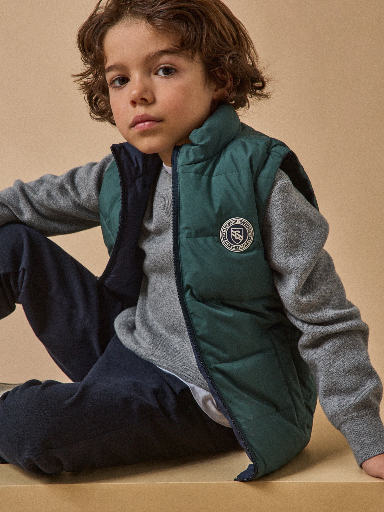 Boy's reversible sleeveless puffer jacket