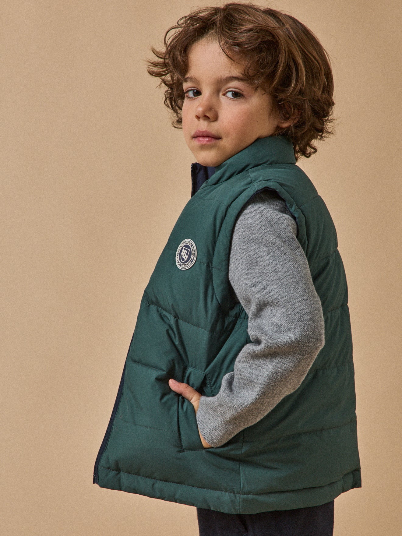 Boy's reversible sleeveless puffer jacket