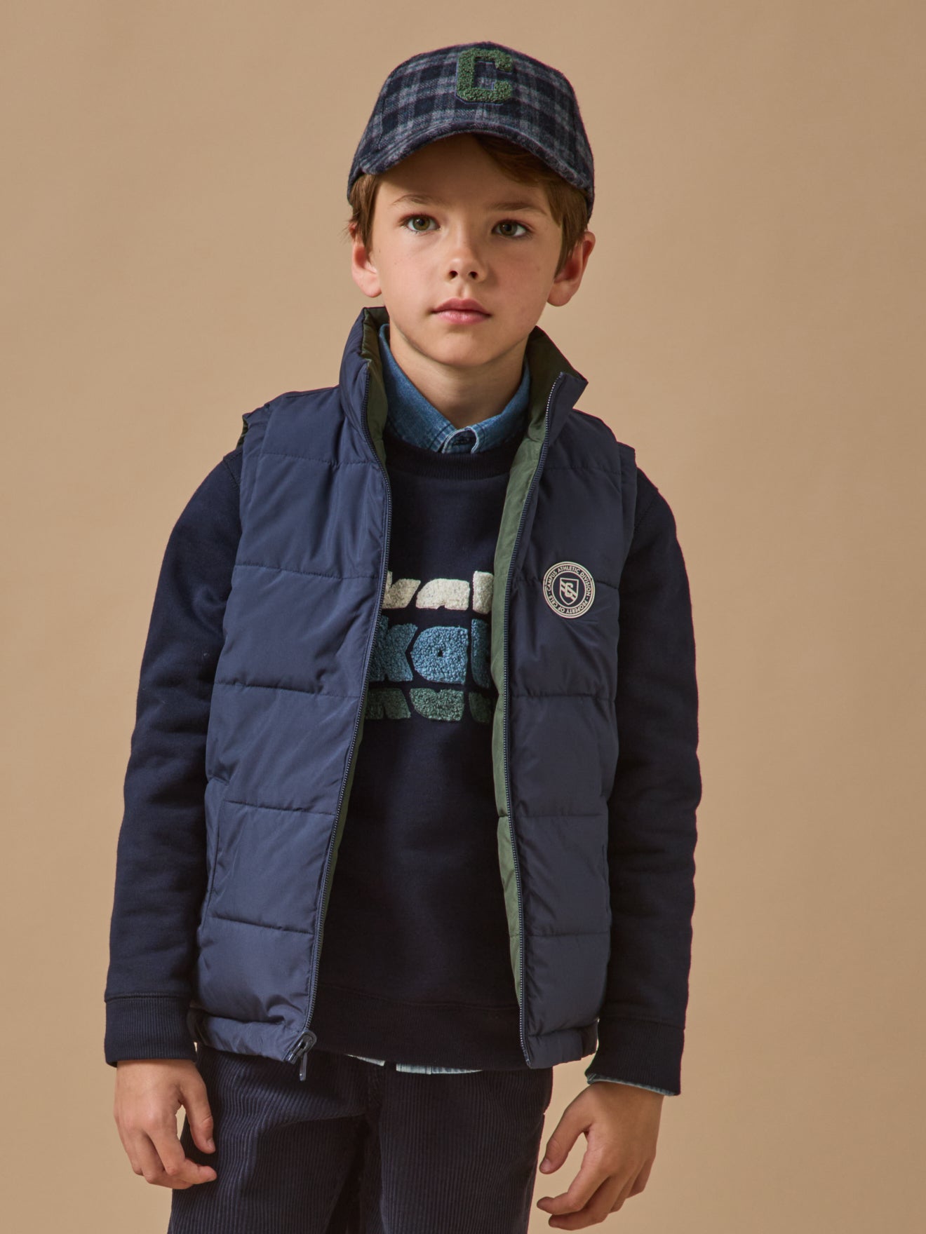 Boy's reversible sleeveless puffer jacket