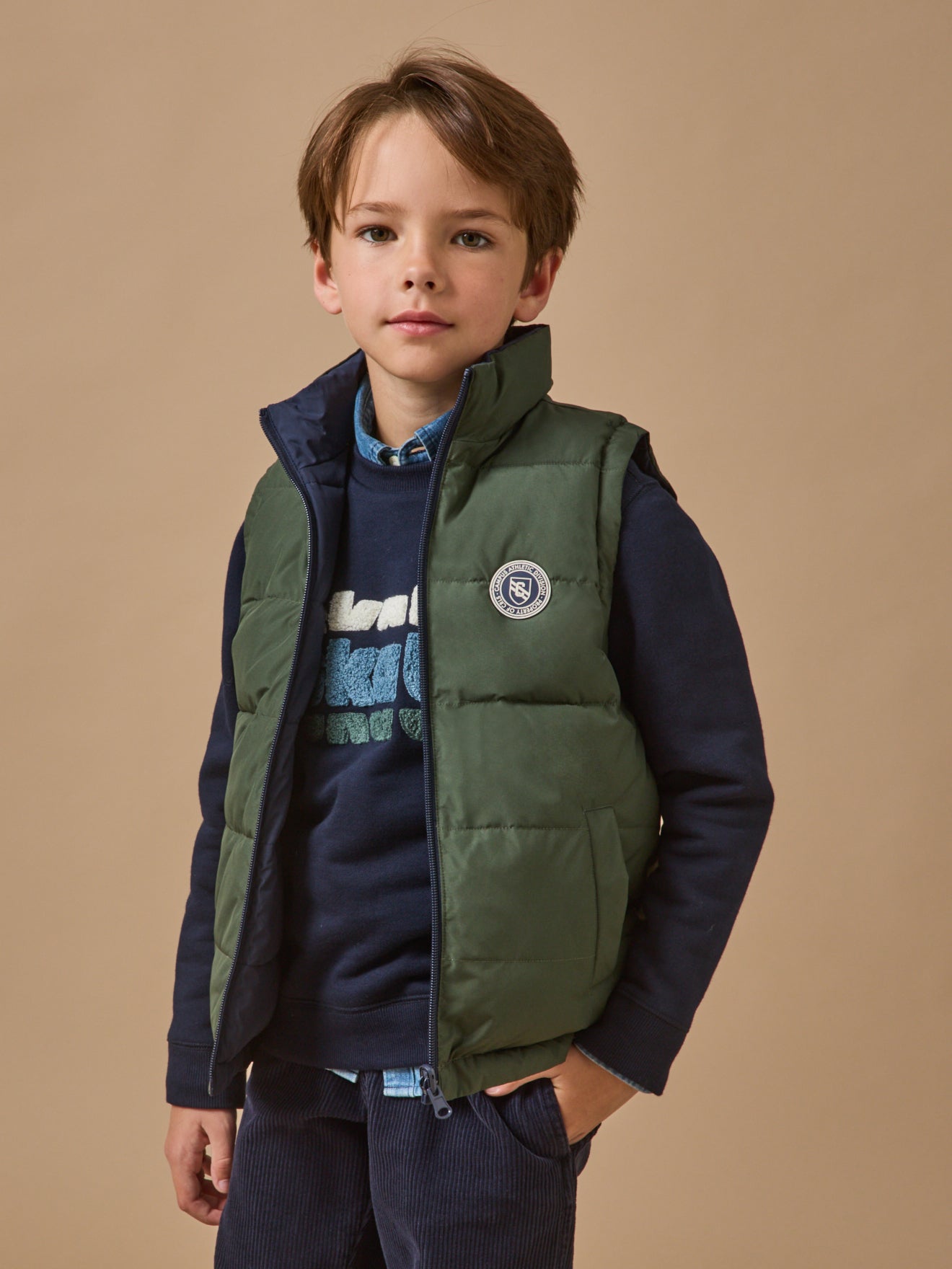 Boy's reversible sleeveless puffer jacket