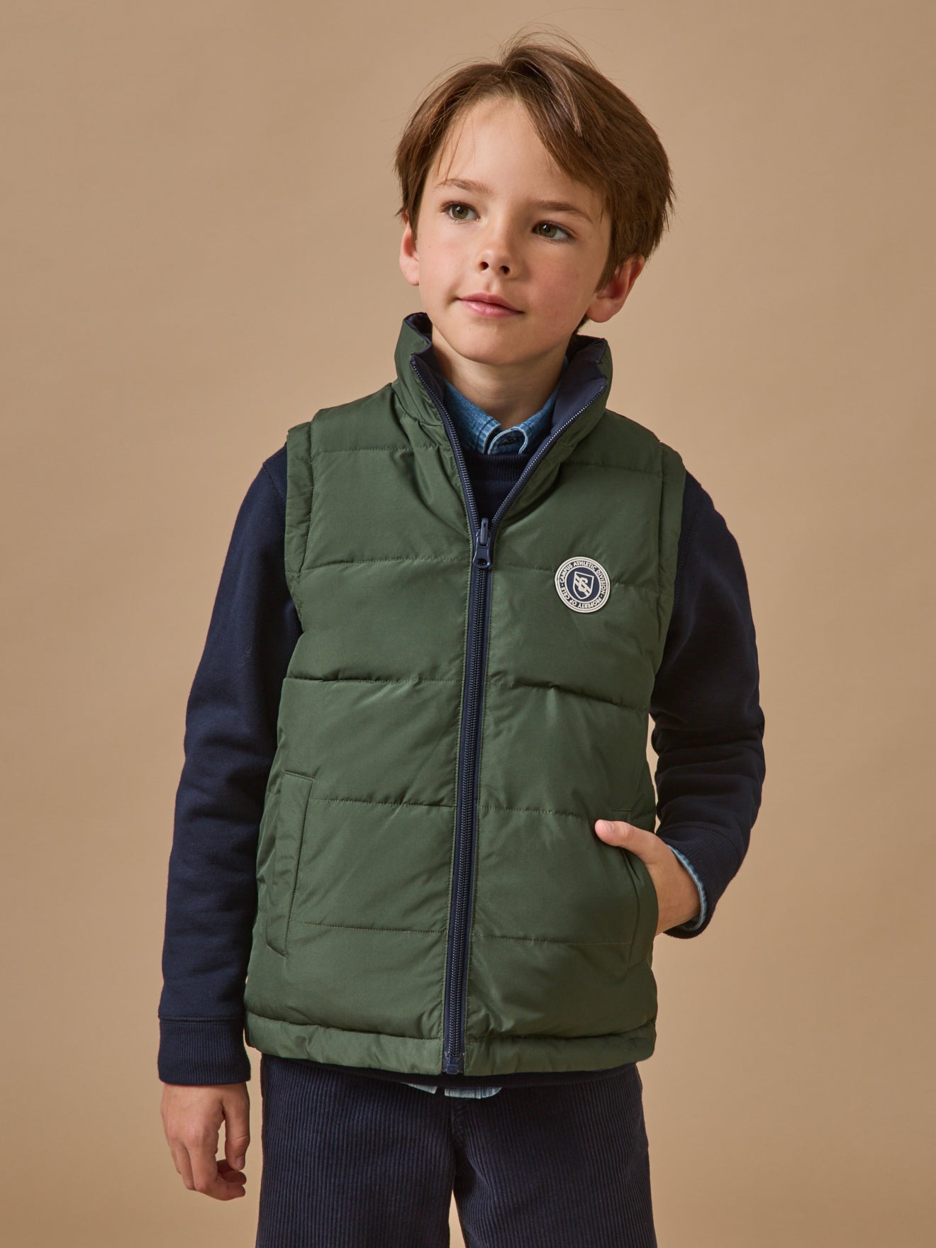 Boy's reversible sleeveless puffer jacket