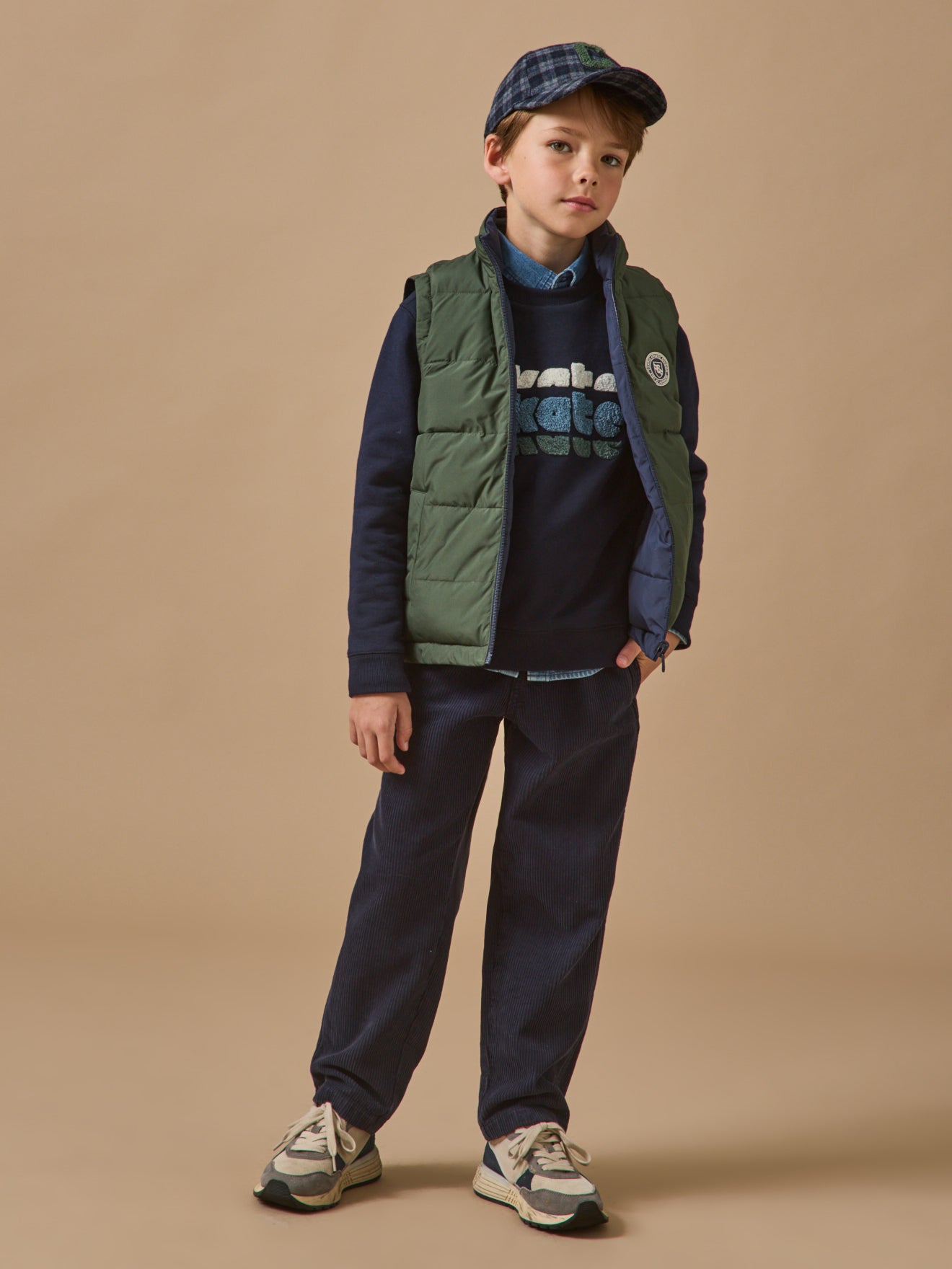 Boy's reversible sleeveless puffer jacket