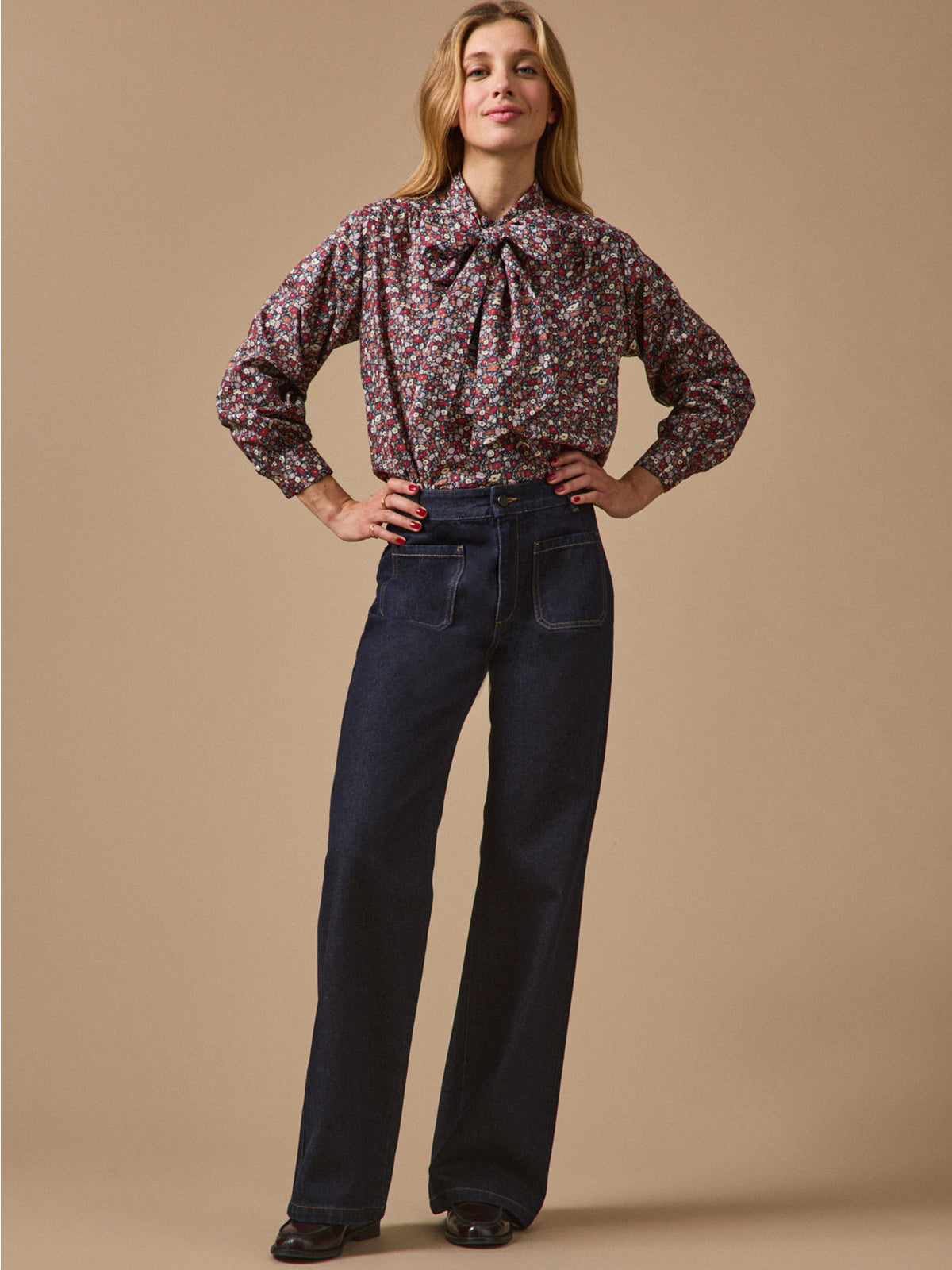 LOOKBOOK_DENIM_FEMME_DROIT_BRUT_AVEC_BLOUSE_LIBERTY_26bcefd7-c119-4316-a237-6eda2578c705
