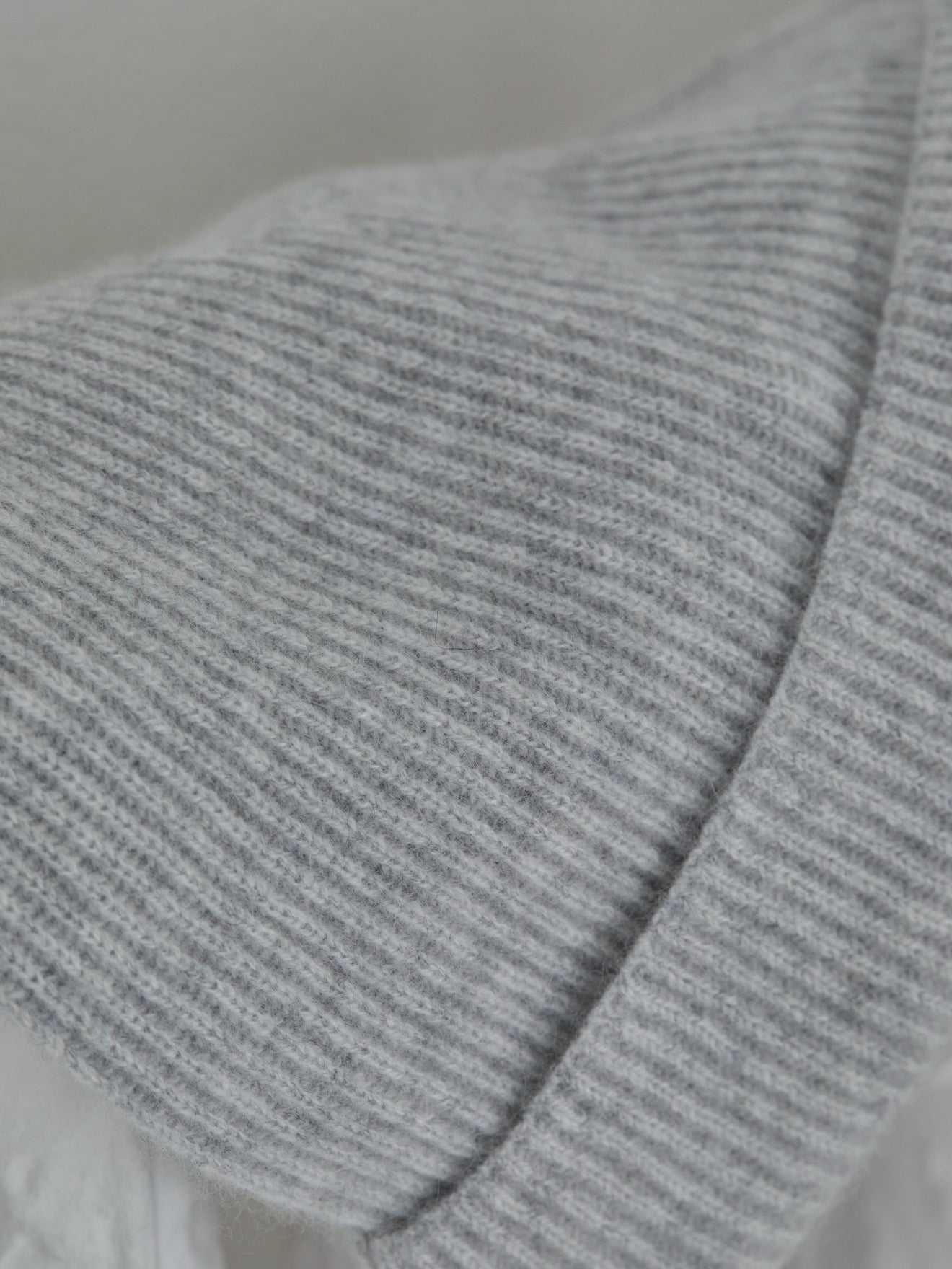 Adult ribbed cashmere beanie - The Cashmere Collection